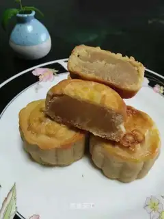 Green Bean Mooncake