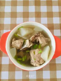 Dragon bone radish soup