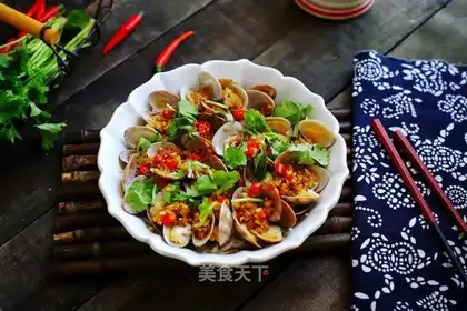 Spicy clams and golden needle mushrooms