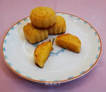 Milk moon cake