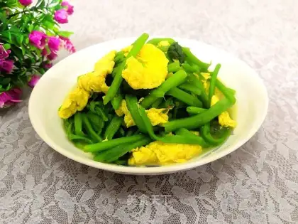 Pumpkin leaves and eggs