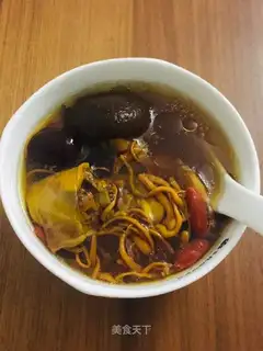 Worm grass, mushroom chicken soup
