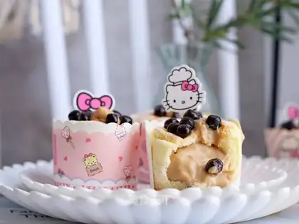 Pearl milk, tea and heart cake