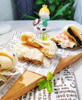 The traditional moon cake