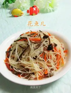 Tea mushrooms, carrots, rice noodles