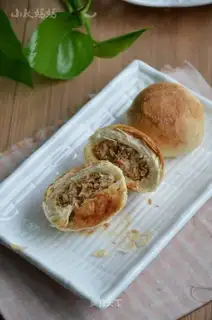 Squeeze meat mooncake