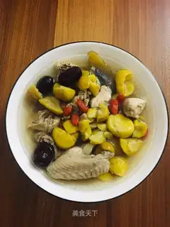 Chicken plate chestnut soup