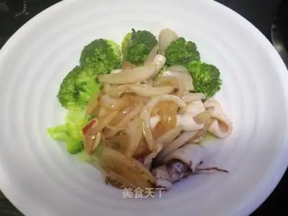 Onion squid broccoli