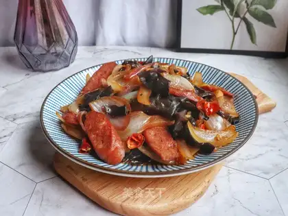 Onion onion, black-muck beef sausage