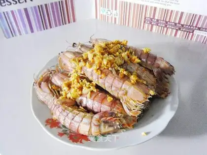 Garlic shrimp crawling