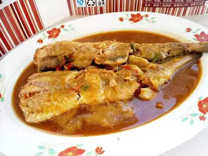 Sweet hot sauce and cod