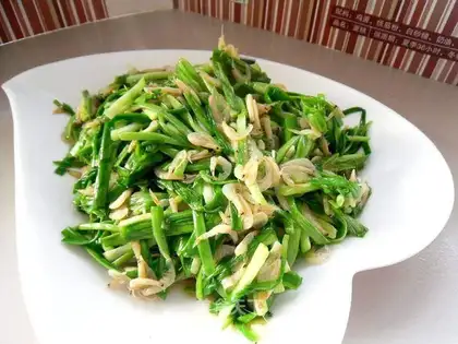 Shrimp hides and garlic