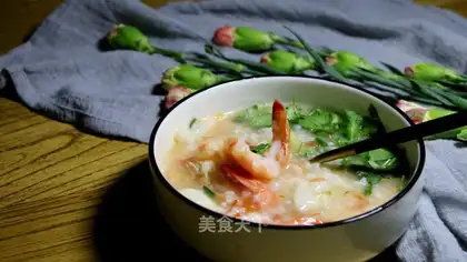 Pizza of tomato fish