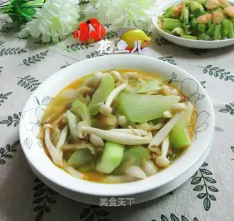 Squeeze the white mushrooms and cook the flowers at night