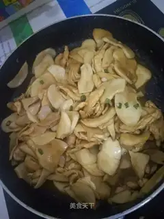 Chicken fried apricot mushroom