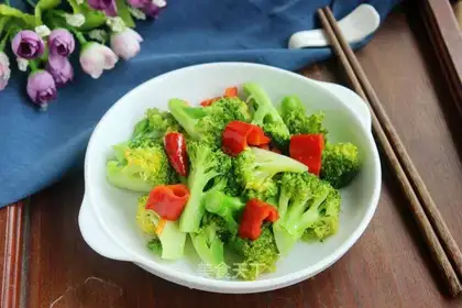Paprika with broccoli