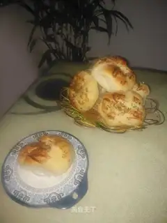 Onion pine bread
