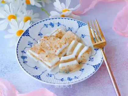 Coconut crystal cinnamon cake