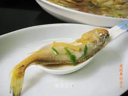 Steamed fish with steamed buns
