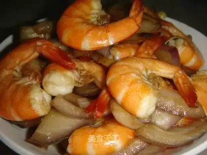 stir-fried prawns with onions