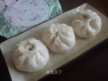 Pork and cabbage steamed buns