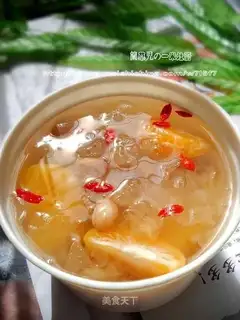 Orange, wolfberry and tremella soup