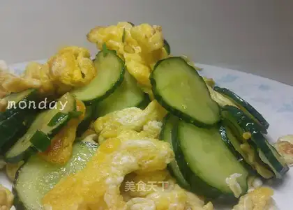 Scrambled eggs with cucumber