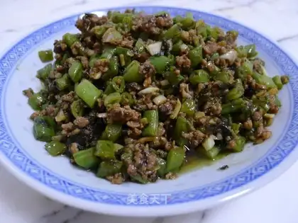 olive vegetable, minced pork, green beans