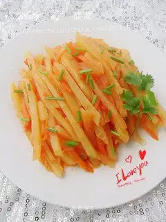 Potato chips in tomato sauce