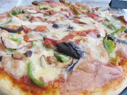 Chicken and mushroom pizza