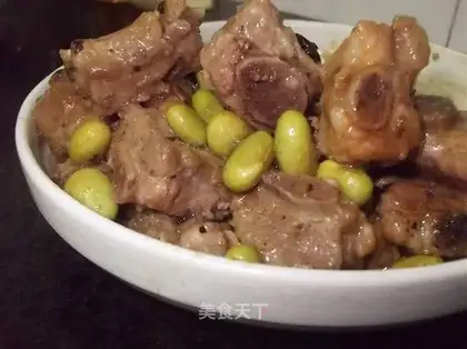 Steamed pork ribs with ginger and soy beans