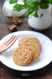 Walnut crisp cookies