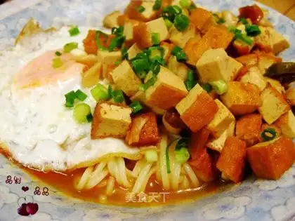 Sour soup and diced bean noodles