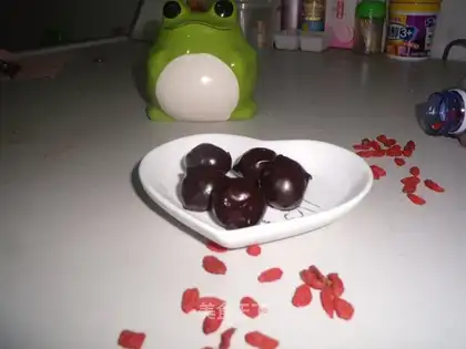 Chestnut paste chocolate ball