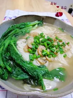 Stewed noodles with green onion