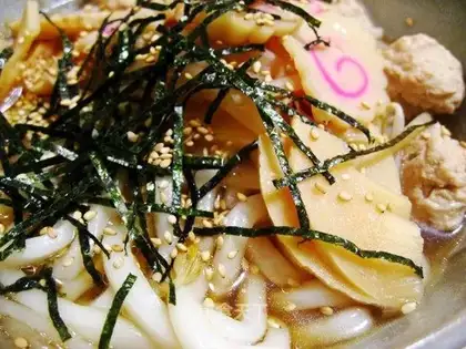 Cooking udon in chicken meatball soup