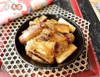 Boiling vermicelli with yam