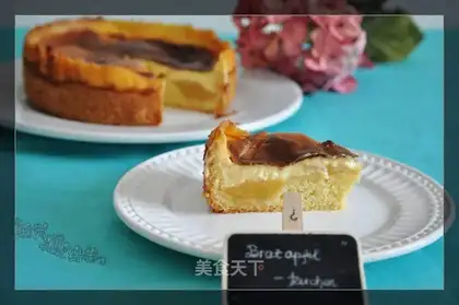 Baked apple pudding cake