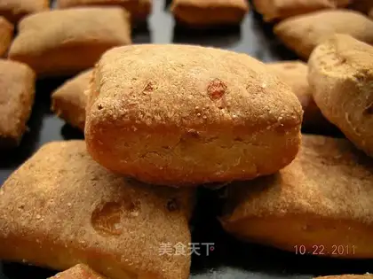 Onion soda crackers