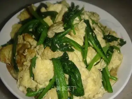 Scrambled eggs with spinach