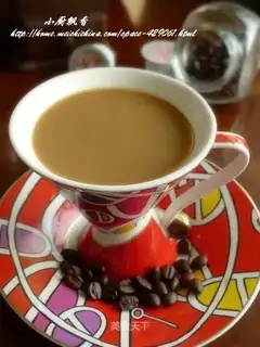 Siphon pot makes coffee