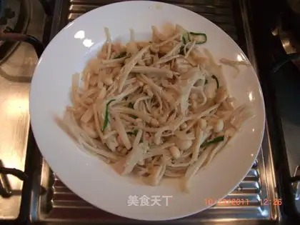 stir-fried leeks with mushroom mushrooms
