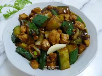 Sauce diced chicken