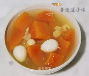 Lotus seed and papaya syrup water