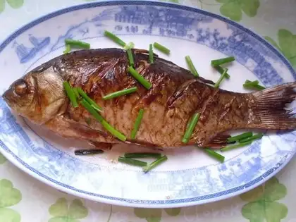 Roasted crucian carp with thick soy sauce