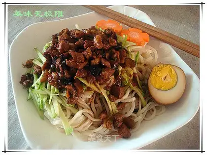 braised pork noodles