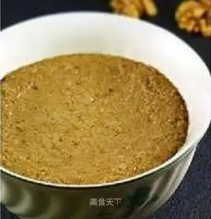 Egg mixed with ginger juice and walnut