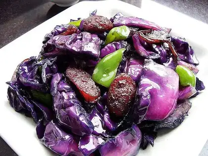 Sausage, purple cabbage