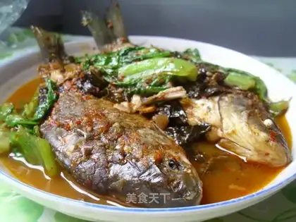 Roasted crucian carp with perilla leaves and pickles