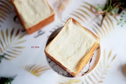 Japanese cheese hands tore toast